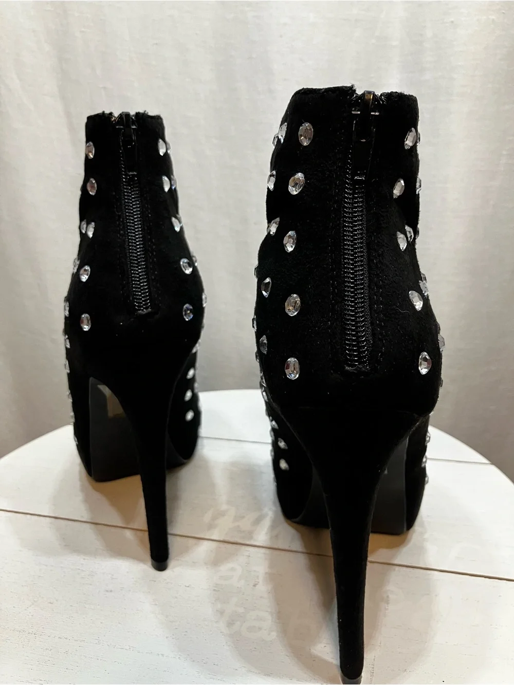 Scene Weaver Black Crystal-Studded High Heel Platform Ankle Boots 10 New in box.